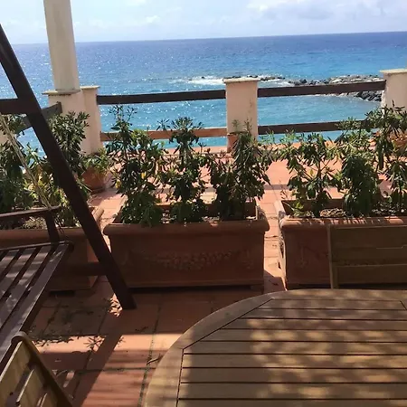 Cozy In With Sea View Apartment